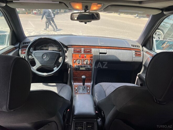 Mercedes E 230 1995, 439,000 km - 2.3 l - Bakı