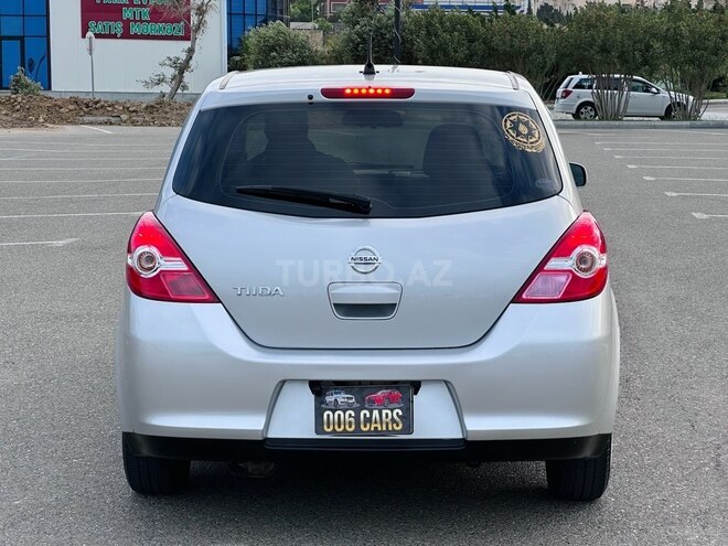 Nissan Tiida-4