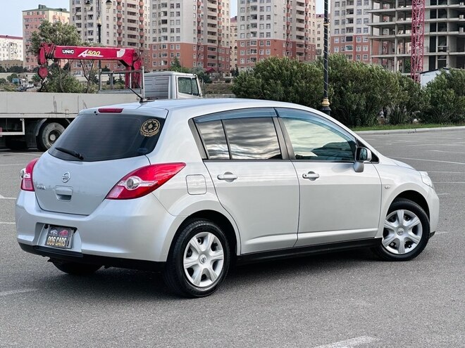 Nissan Tiida-5