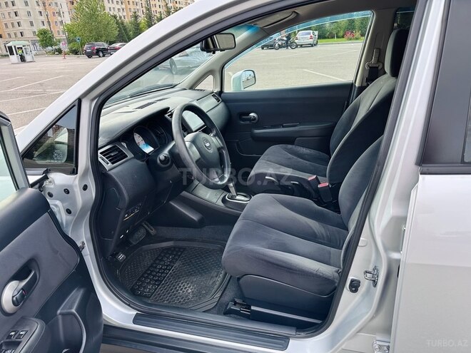 Nissan Tiida-12