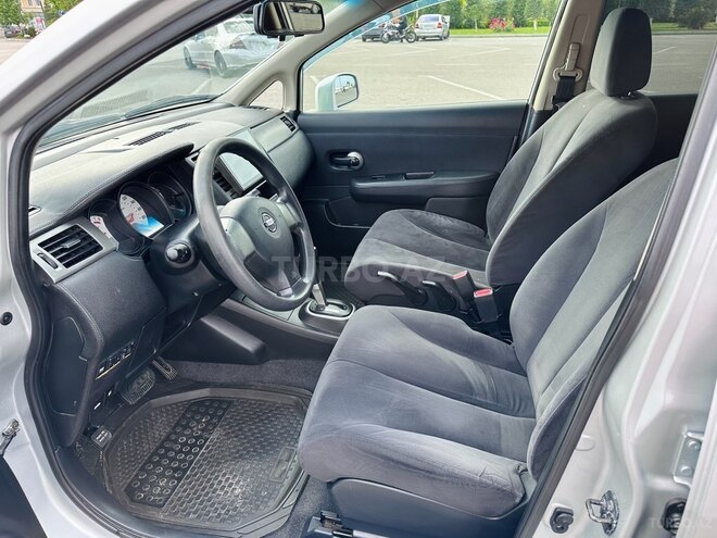 Nissan Tiida-11