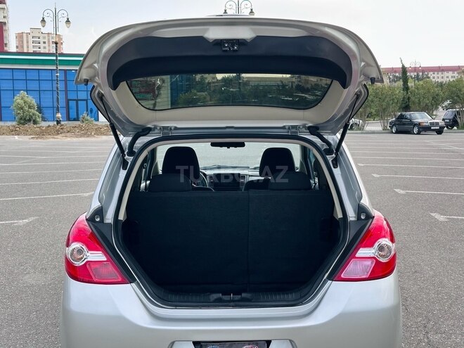 Nissan Tiida-15
