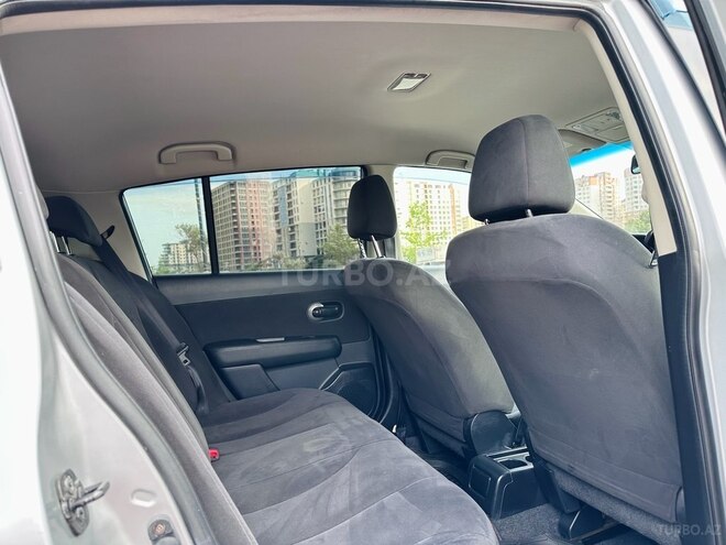 Nissan Tiida-16