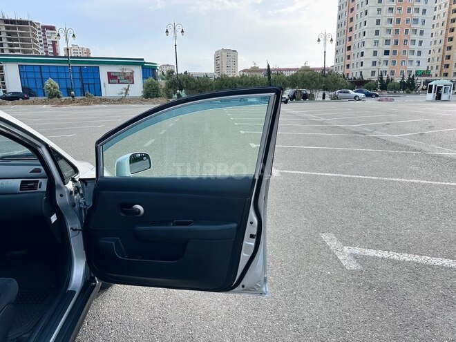 Nissan Tiida-17