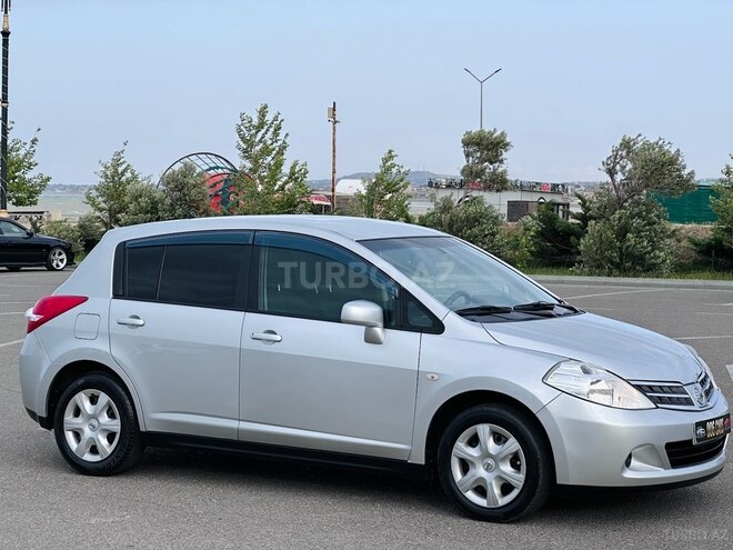 Nissan Tiida-18