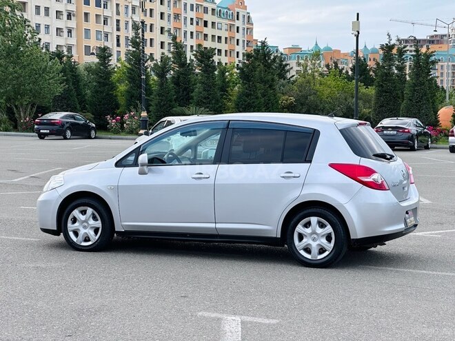 Nissan Tiida-25
