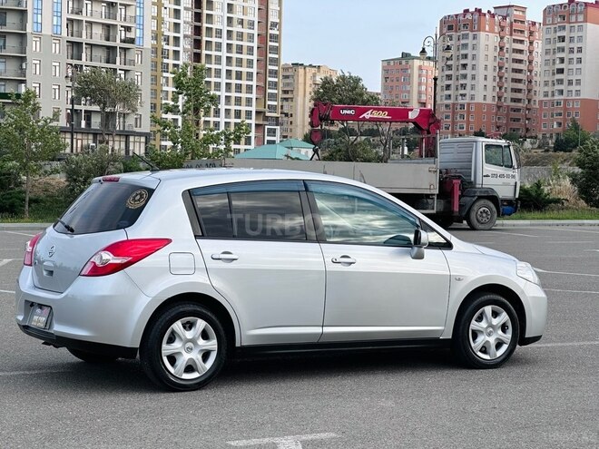 Nissan Tiida-21