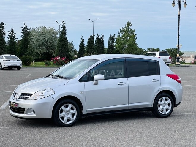 Nissan Tiida-24