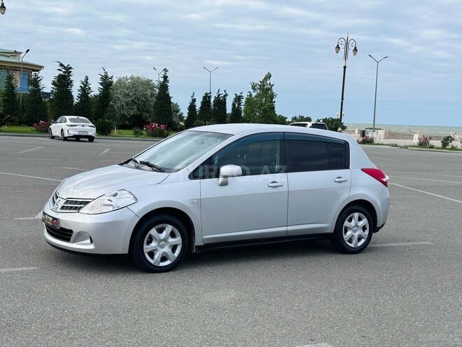Nissan Tiida-28