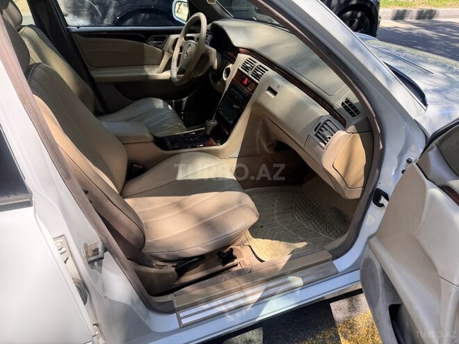 Mercedes E 240 1998, 289,000 km - 2.4 l - Bakı