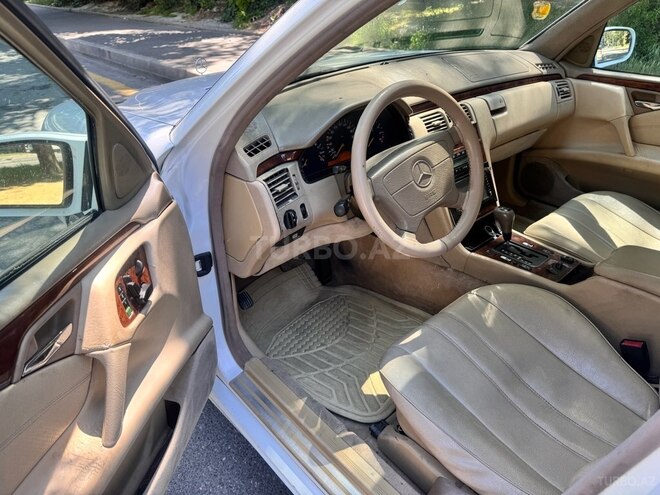 Mercedes E 240 1998, 289,000 km - 2.4 l - Bakı