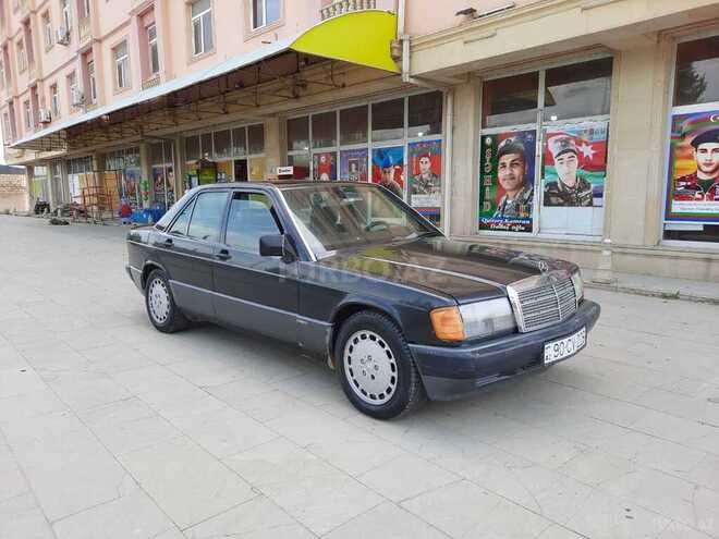 Mercedes 190 1990, 68,000 km - 2.3 l - Salyan