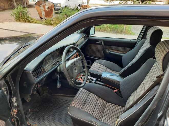 Mercedes 190 1990, 68,000 km - 2.3 l - Salyan