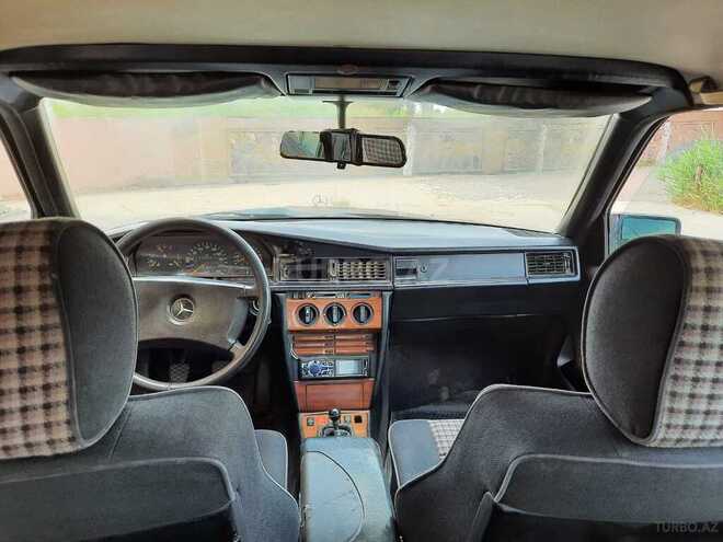 Mercedes 190 1990, 68,000 km - 2.3 l - Salyan