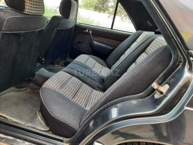Mercedes 190 1990, 68,000 km - 2.3 l - Salyan