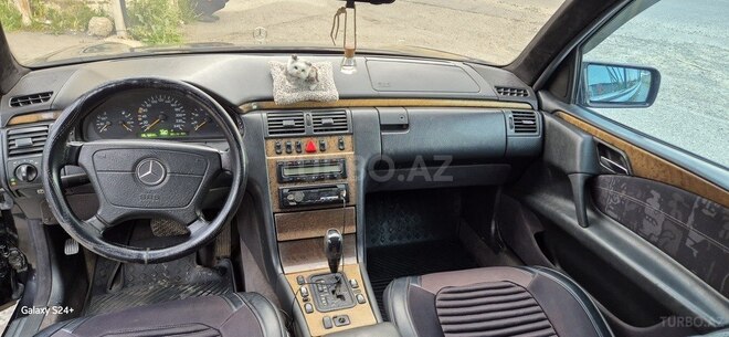 Mercedes E 240 1999, 390,870 km - 2.4 l - Bakı