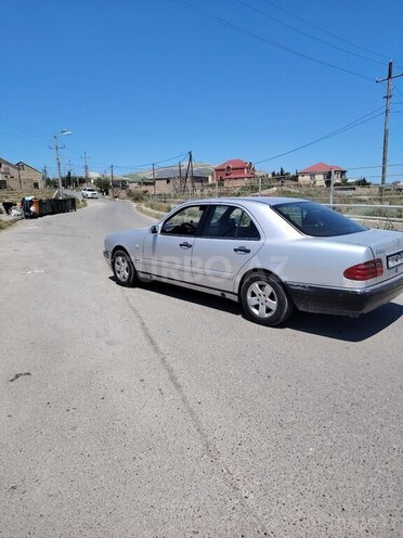 Mercedes E 230 1997, 293,000 km - 2.3 l - Bakı