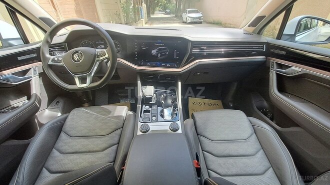 Volkswagen Touareg 2019, 24,800 km - 3.0 л - Bakı