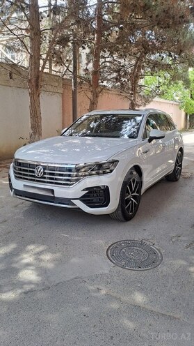 Volkswagen Touareg 2019, 24,800 km - 3.0 л - Bakı