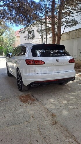 Volkswagen Touareg 2019, 24,800 km - 3.0 л - Bakı