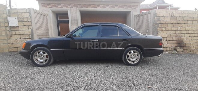Mercedes E 220 1995, 345,000 km - 2.2 l - Bakı