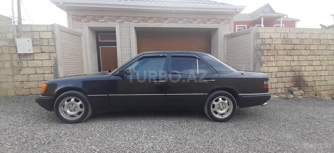 Mercedes E 220 1995, 345,000 km - 2.2 l - Bakı