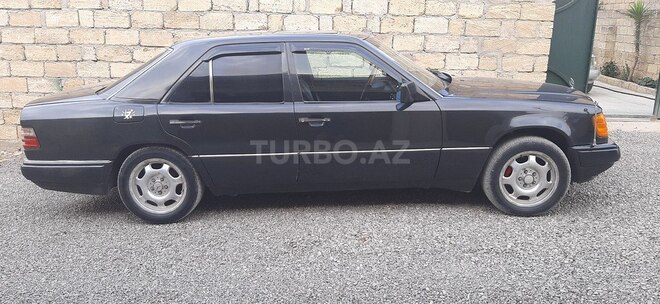 Mercedes E 220 1995, 345,000 km - 2.2 l - Bakı