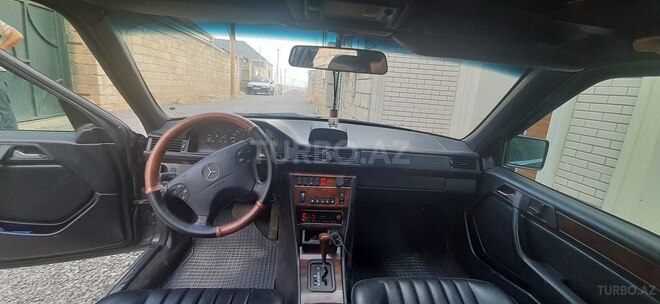 Mercedes E 220 1995, 345,000 km - 2.2 l - Bakı