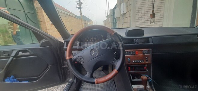 Mercedes E 220 1995, 345,000 km - 2.2 l - Bakı