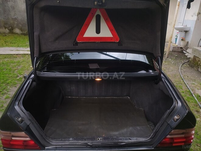 Mercedes E 220 1994, 572,221 km - 2.2 л - Balakən