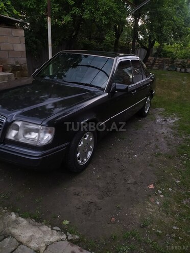 Mercedes E 220 1994, 572,221 km - 2.2 л - Balakən