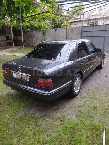 Mercedes E 220 1994, 572,221 km - 2.2 л - Balakən