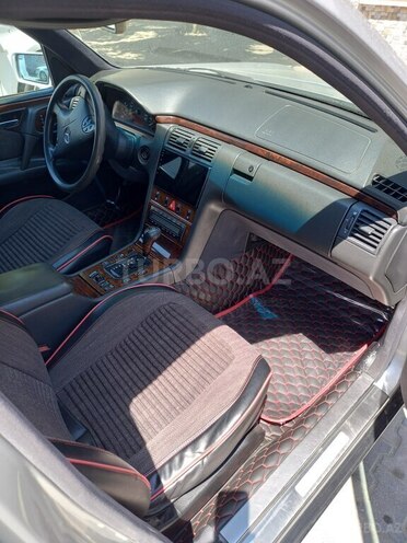 Mercedes E 240 1998, 186,000 km - 2.4 l - Bakı