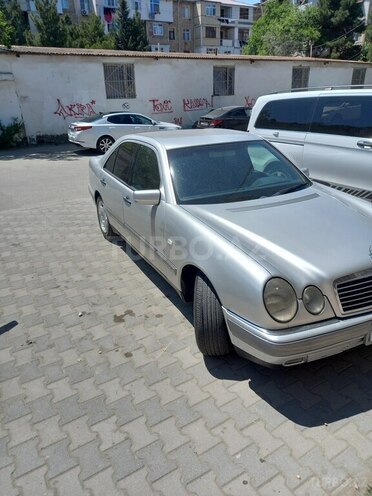 Mercedes E 240 1998, 186,000 km - 2.4 l - Bakı