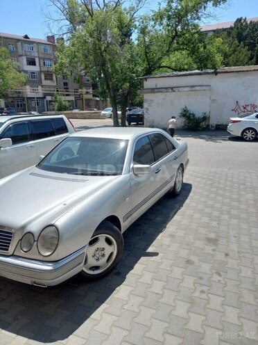 Mercedes E 240 1998, 186,000 km - 2.4 l - Bakı
