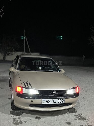 Opel Vectra 1998, 198,000 km - 2.0 l - Qəbələ
