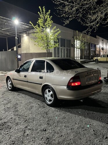 Opel Vectra 1998, 198,000 km - 2.0 l - Qəbələ