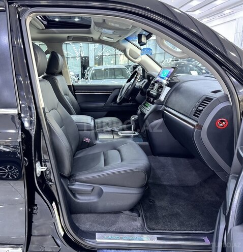 Toyota Land Cruiser-12