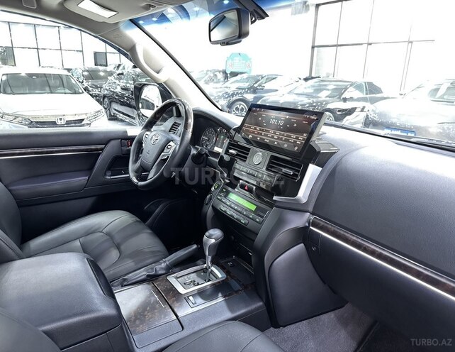 Toyota Land Cruiser-10