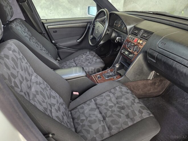 Mercedes C 240 1997, 331,000 km - 2.4 l - Şəki