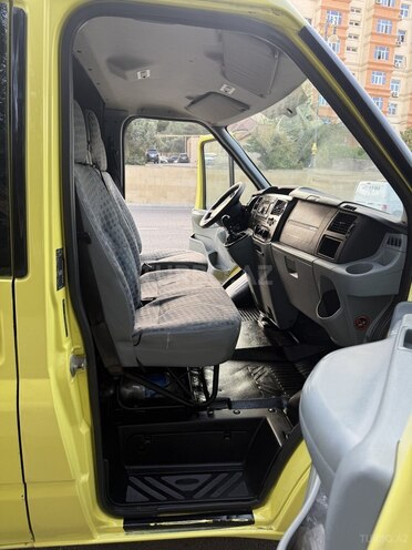 Ford Transit-11