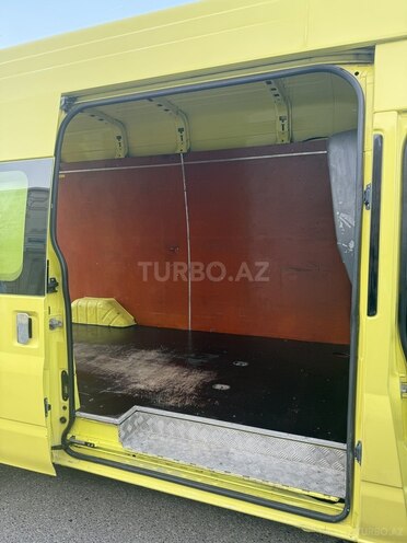 Ford Transit-15