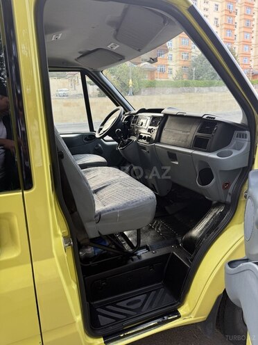 Ford Transit-12