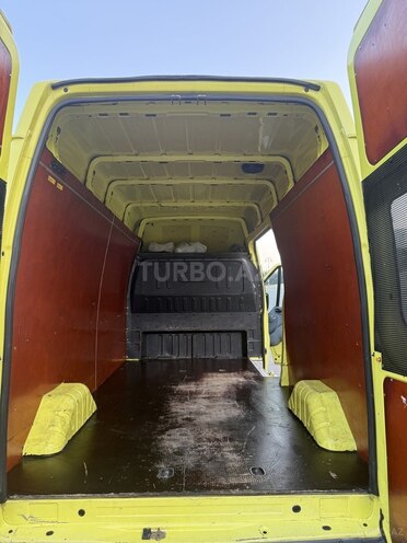 Ford Transit-13