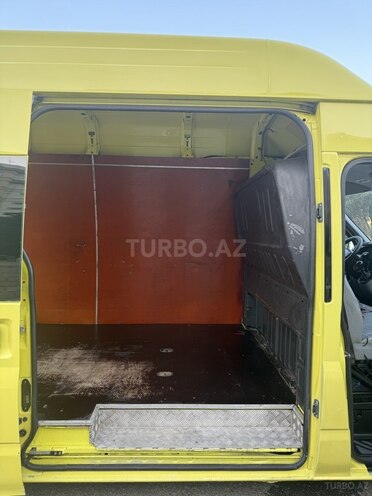 Ford Transit-16