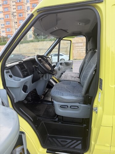 Ford Transit-9