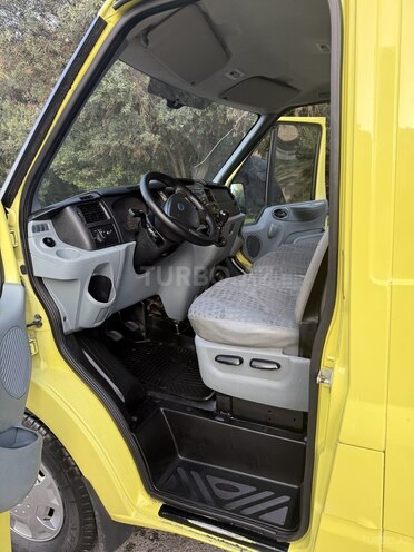 Ford Transit-10