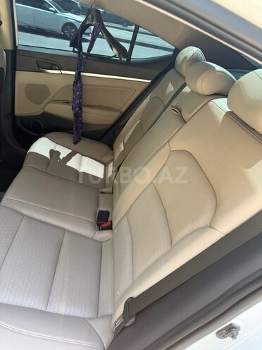 Hyundai Elantra 2019, 105,000 km - 2.0 l - Bakı