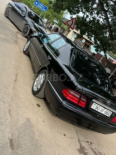 Mercedes E 240 1998, 215,436 km - 2.4 l - Qazax