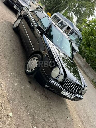 Mercedes E 240 1998, 215,436 km - 2.4 l - Qazax